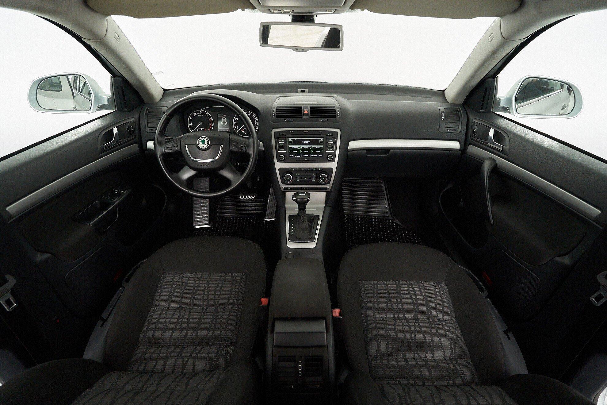 Skoda Octavia 2013, серебряный