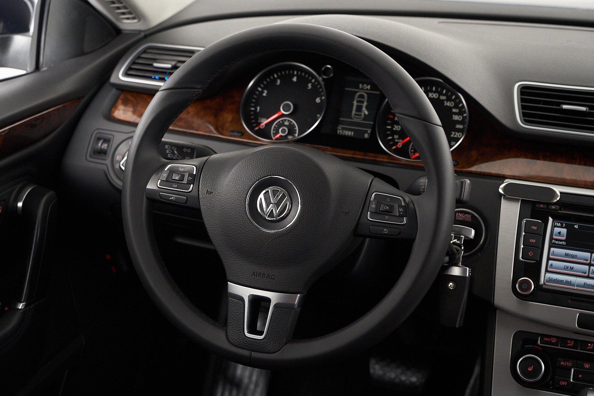Volkswagen Passat CC 2011, синий