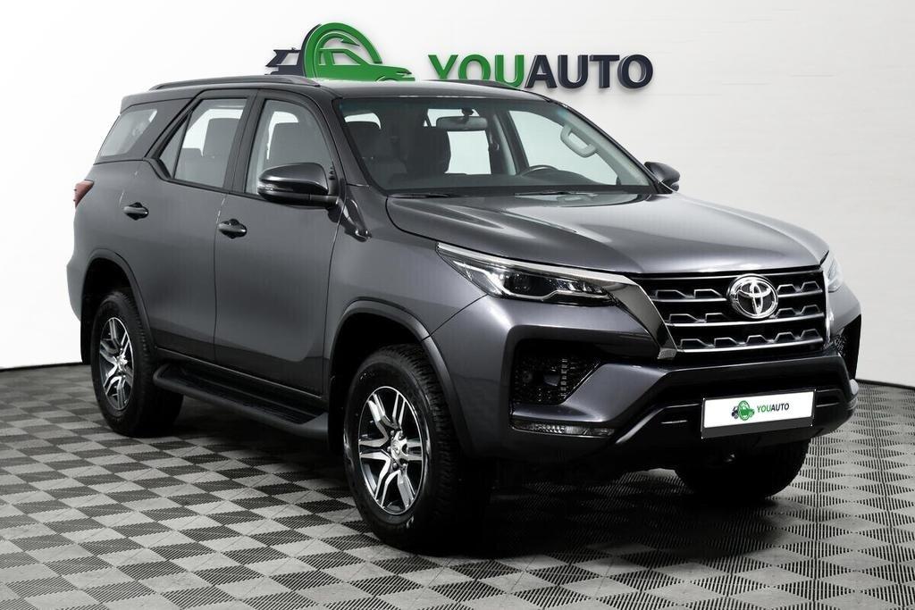 Toyota Fortuner 2021, серый