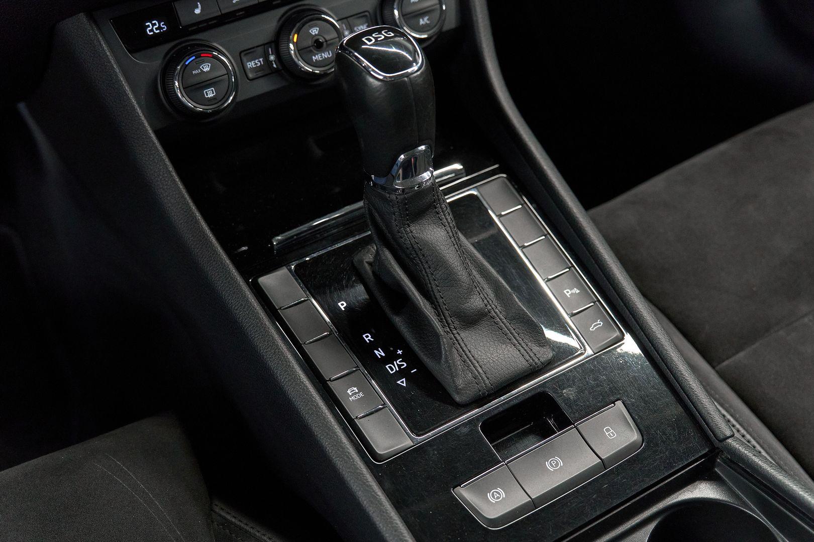 Skoda Superb 2017, коричневый