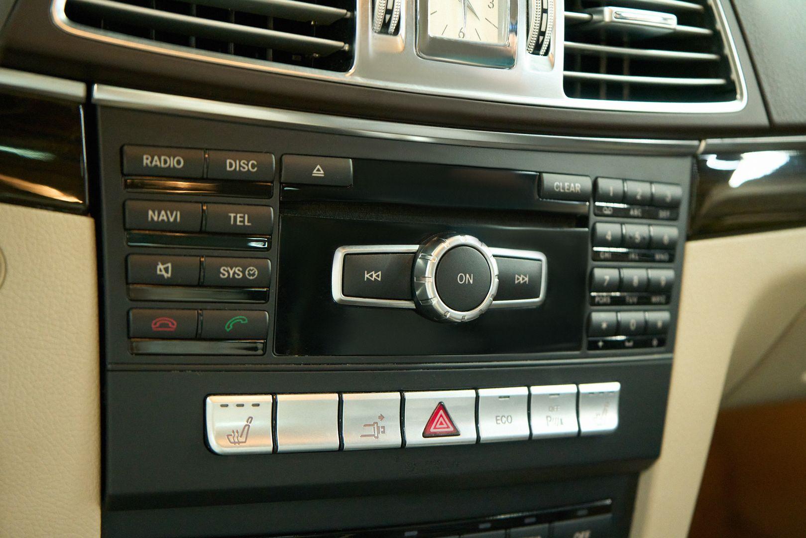 Mercedes-Benz E-Класс 2014, коричневый