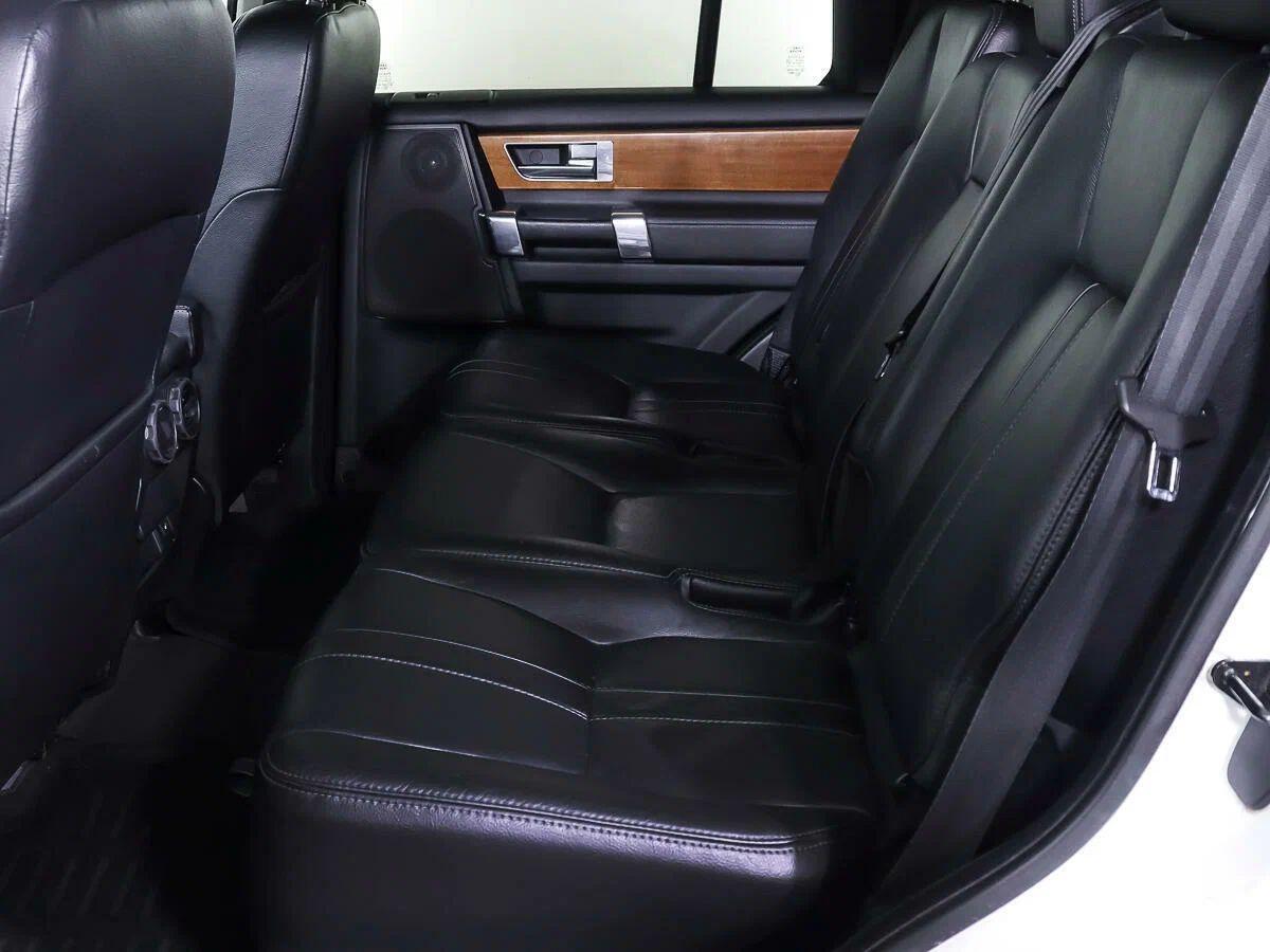 Land Rover Discovery 2010, белый
