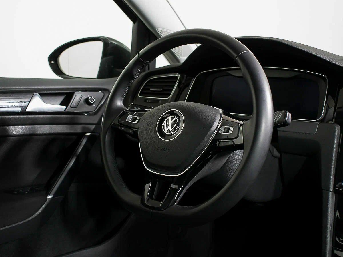 Volkswagen Golf 2019, серый