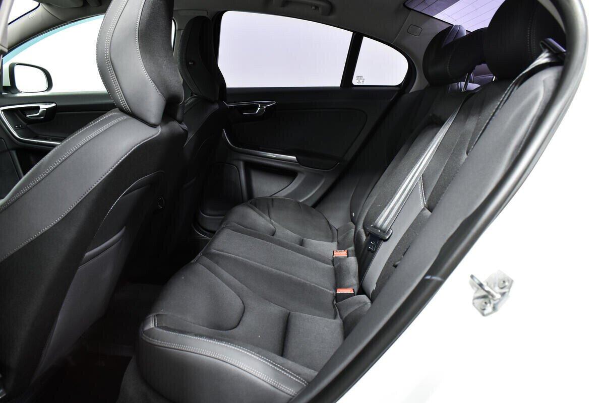 Volvo S60 2013, белый
