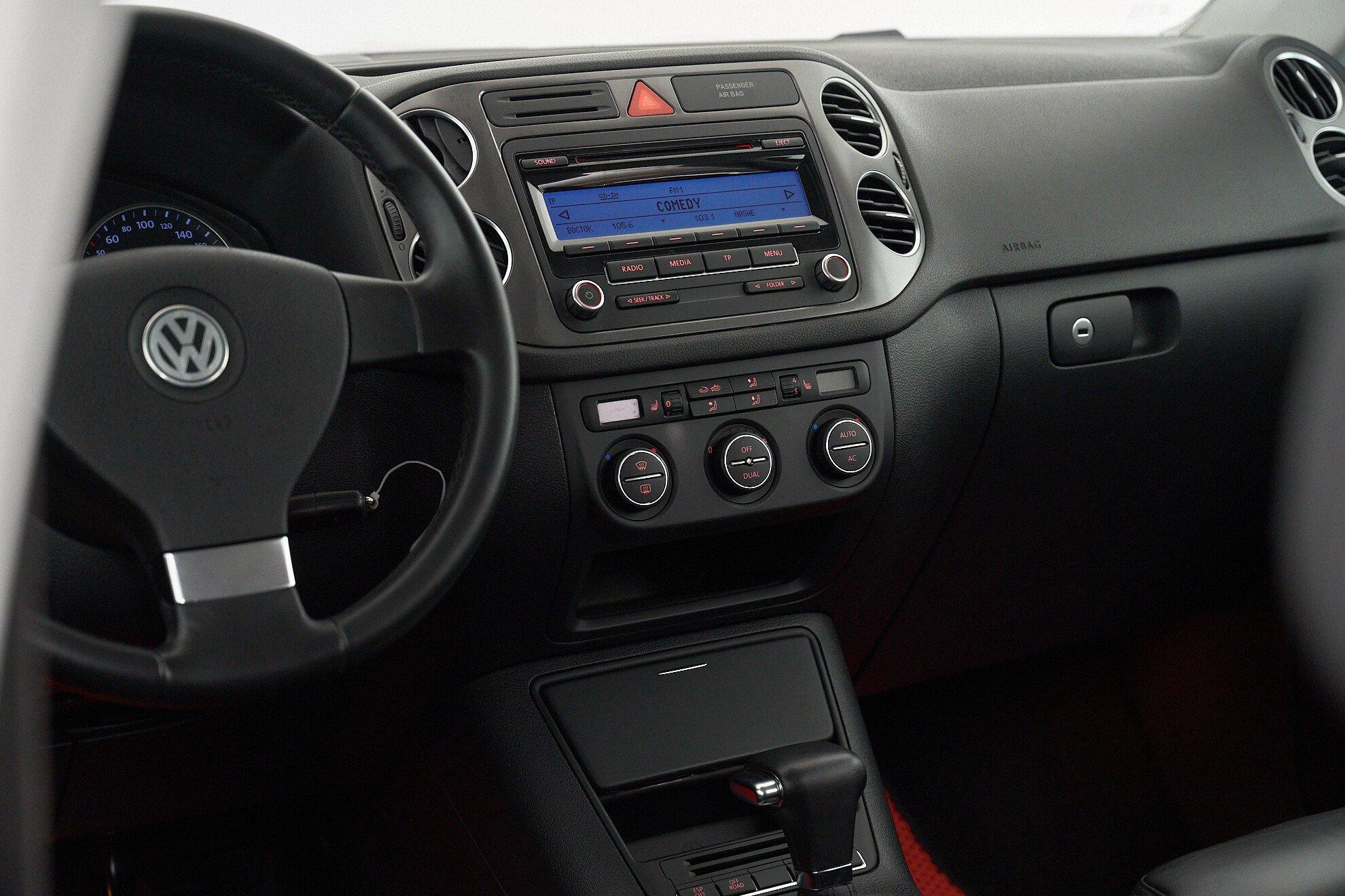Volkswagen Tiguan 2009, красный