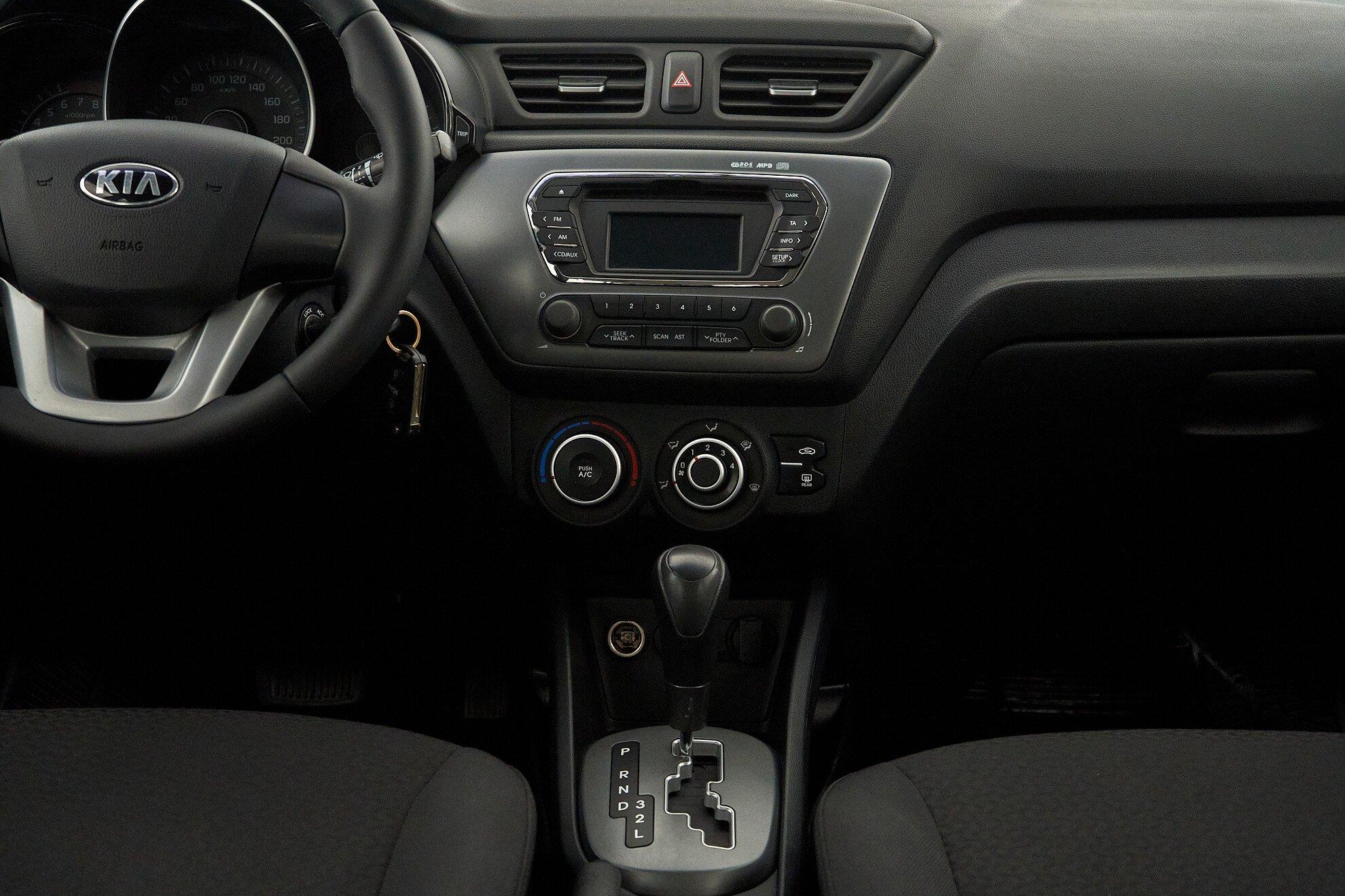 Kia Rio 2013, черный