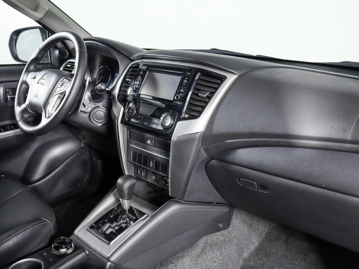 Mitsubishi L200 2023, серебряный