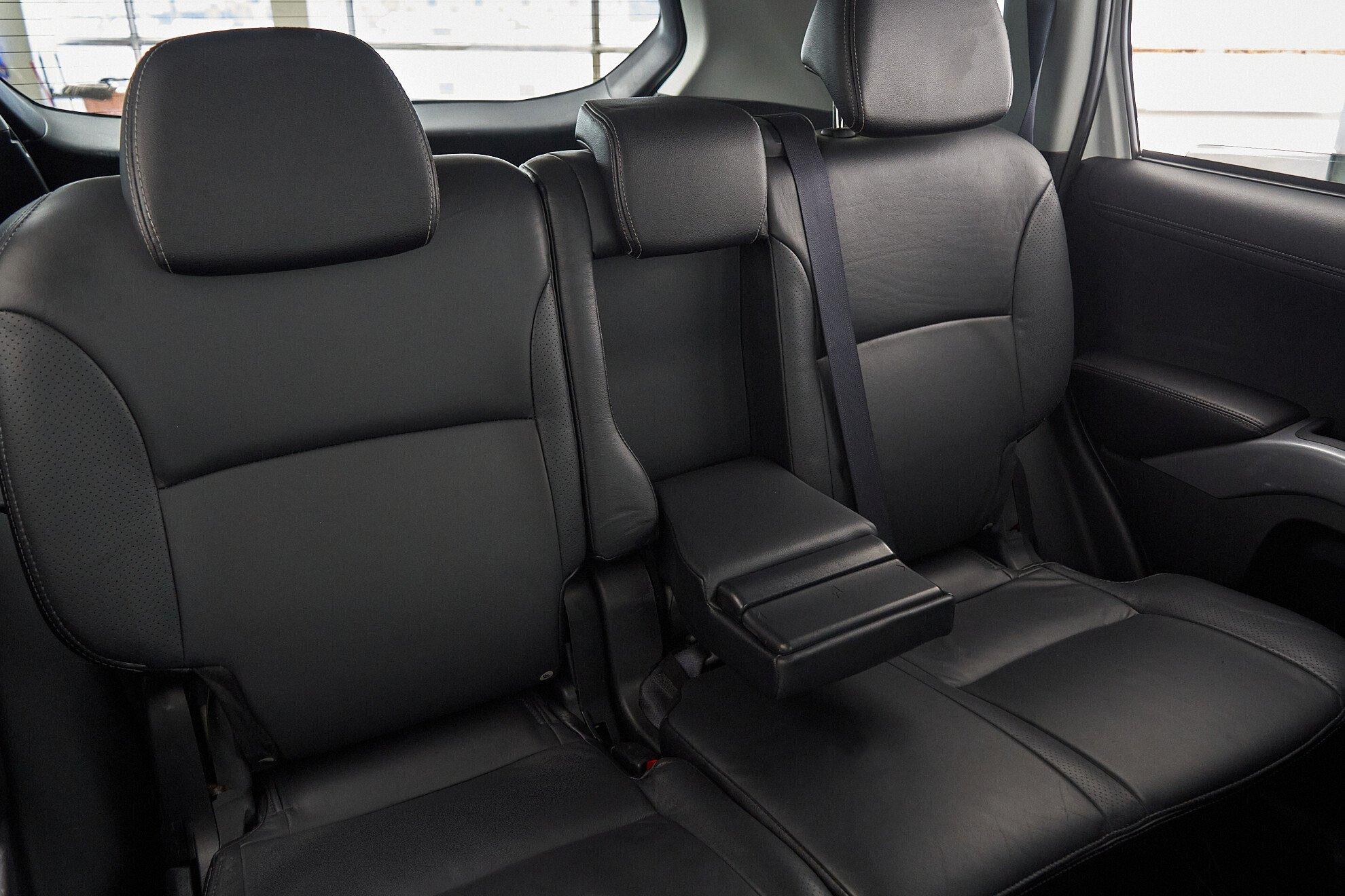 Mitsubishi Outlander 2010, белый