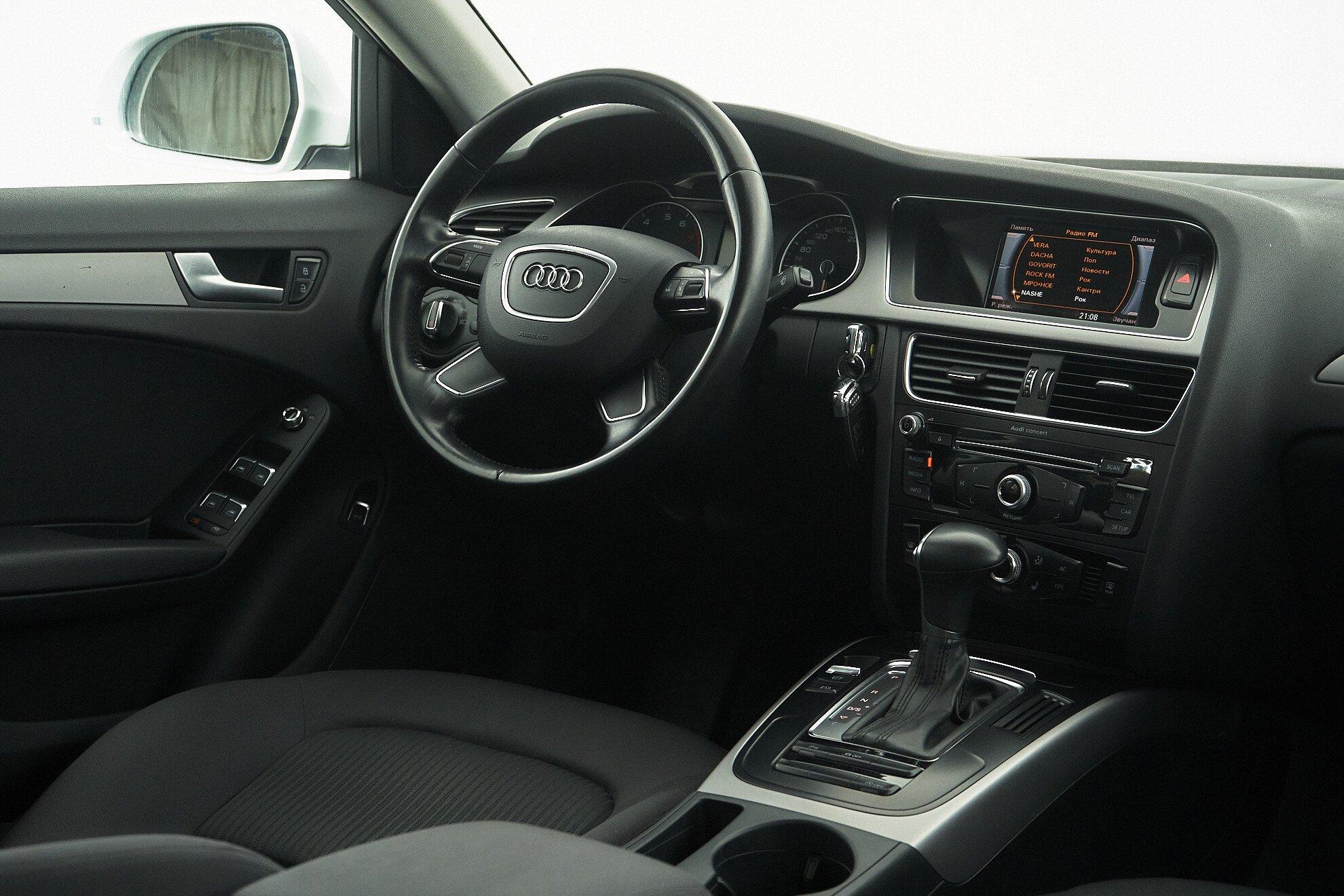 Audi A4 2013, белый