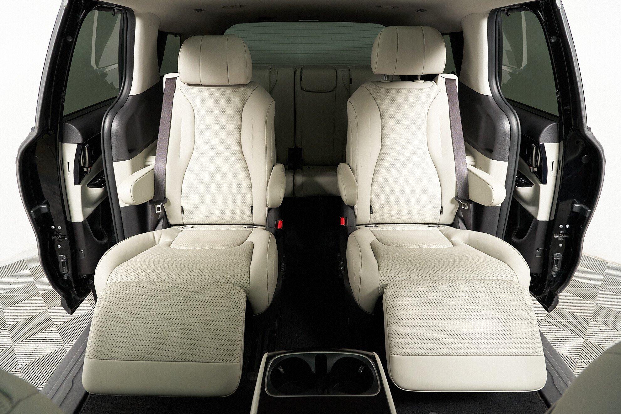 Kia Carnival 2022, черный