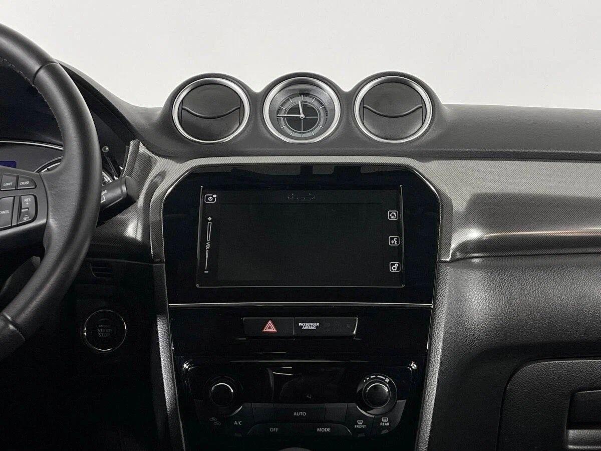 Suzuki Vitara 2021, серебряный