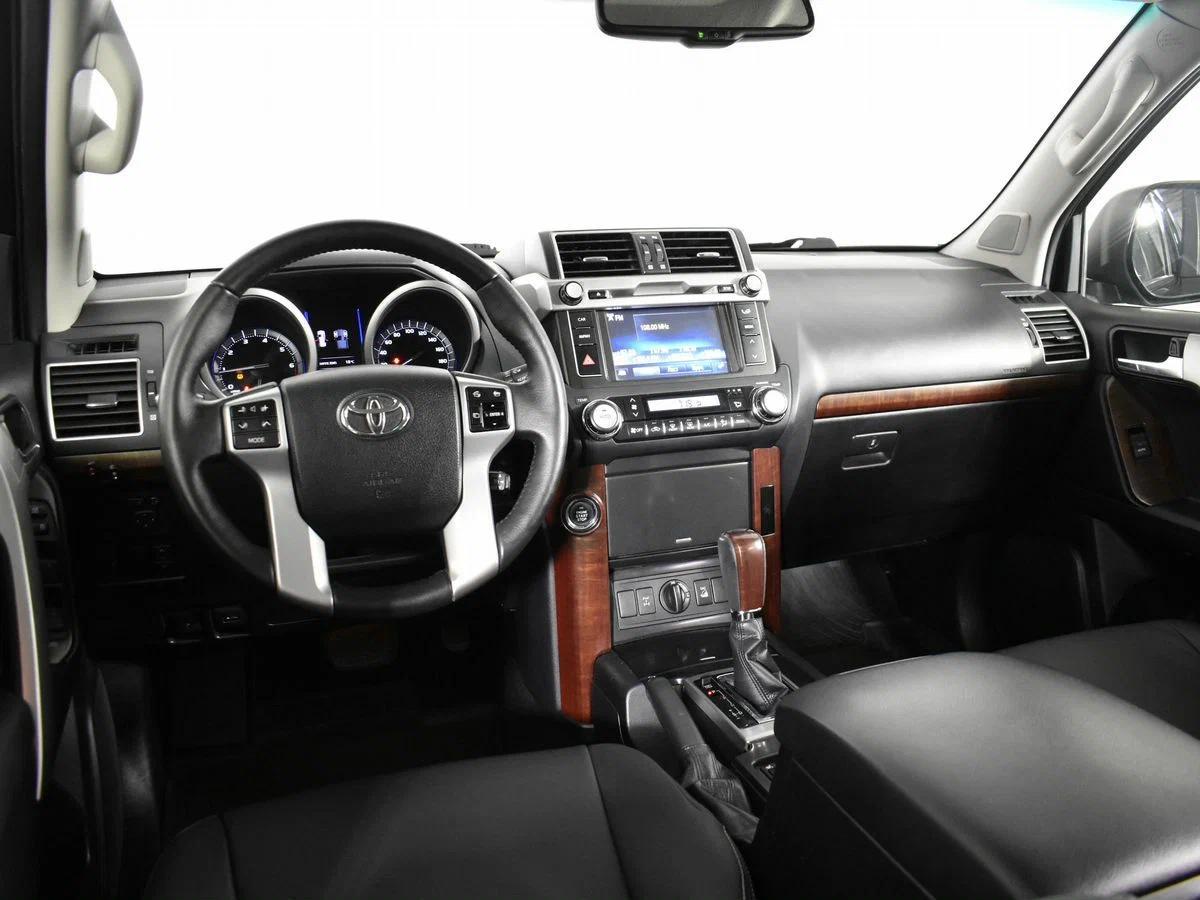 Toyota Land Cruiser Prado 2017, черный