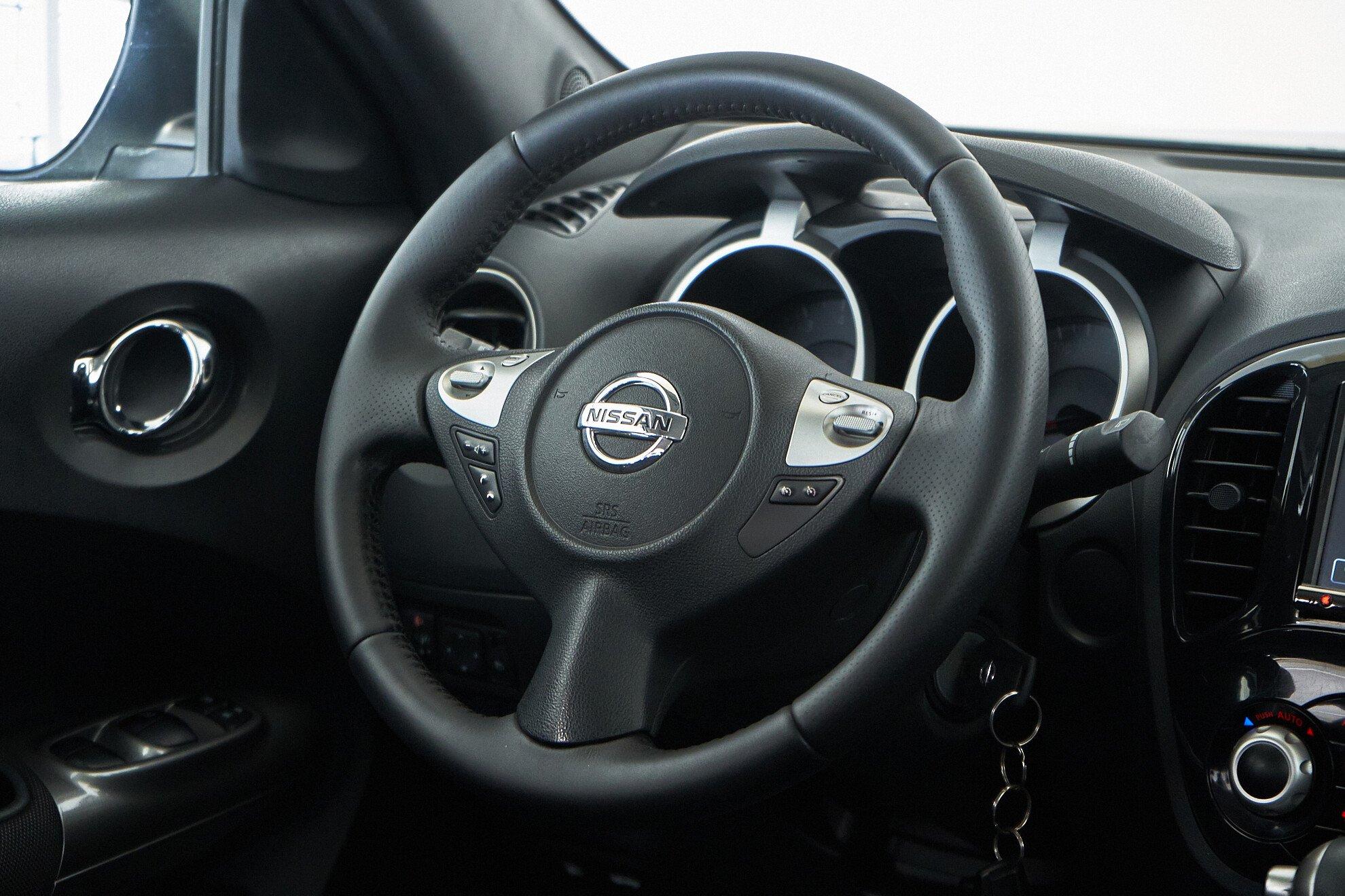 Nissan Juke 2012, белый
