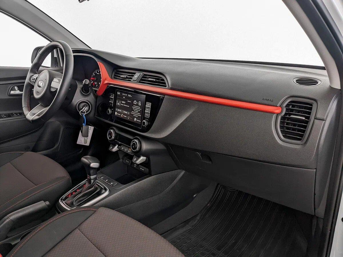 Kia Rio 2021, белый