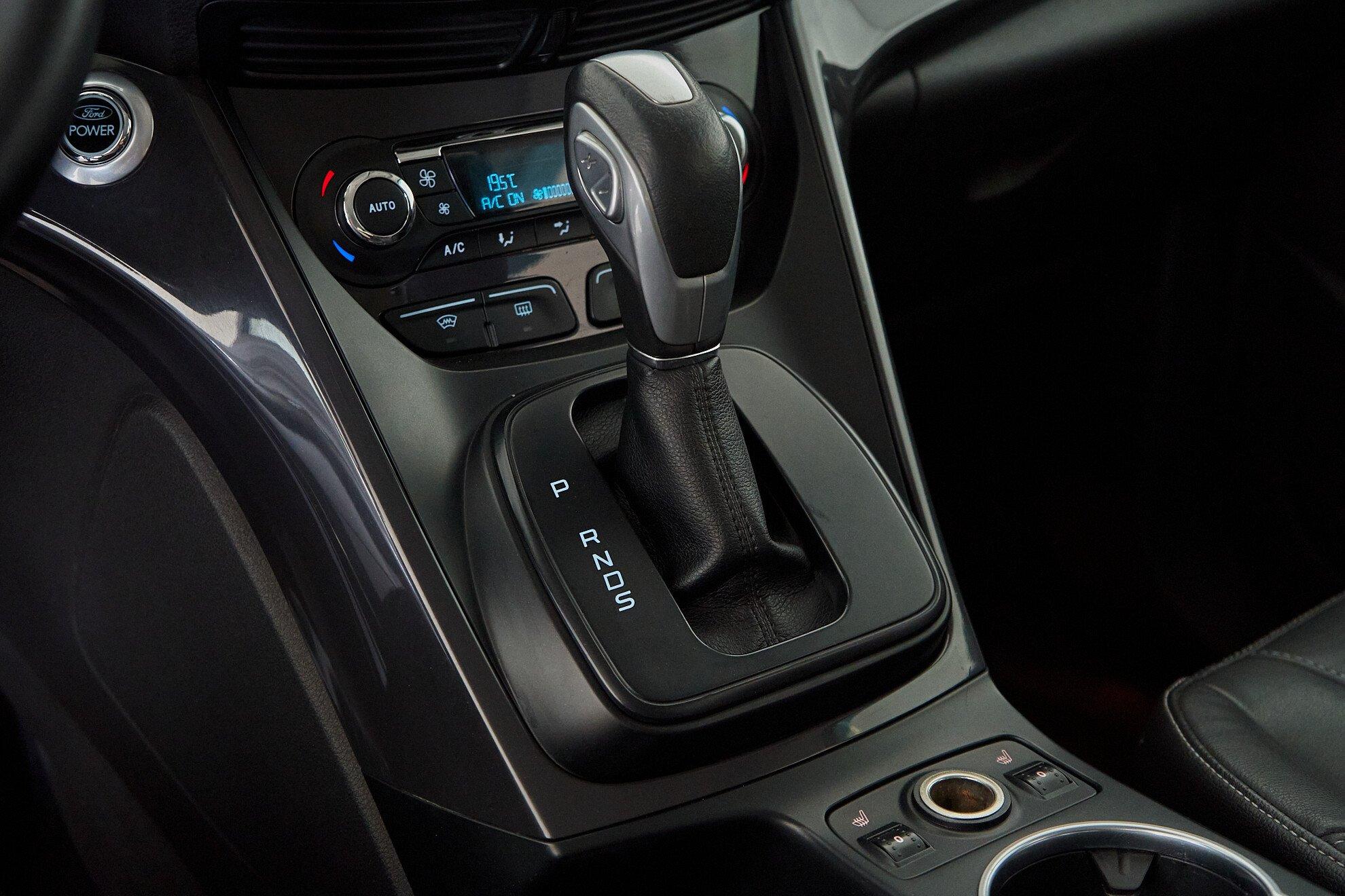 Ford Kuga 2013, черный
