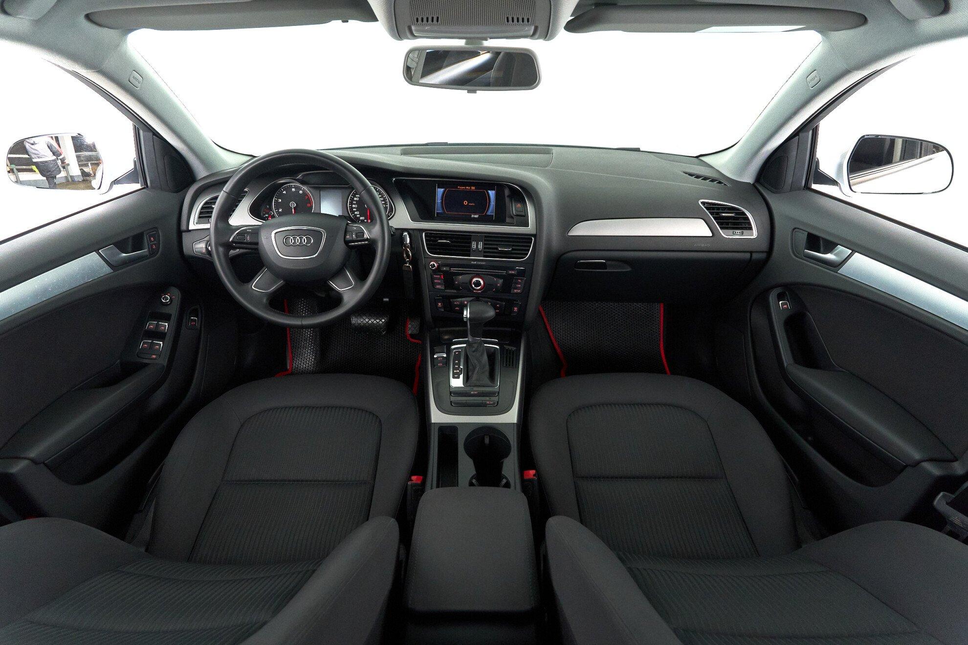 Audi A4 2013, белый