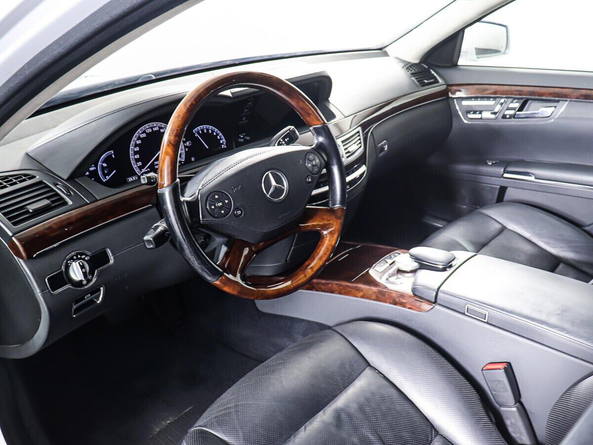 Mercedes-Benz S-Класс 2011, серебряный