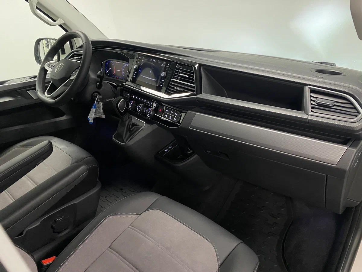 Volkswagen Multivan 2021, белый