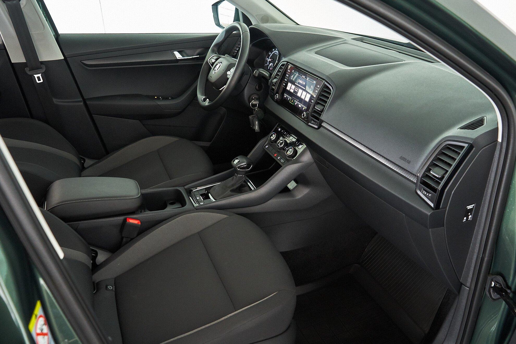 Skoda Karoq 2021, зеленый