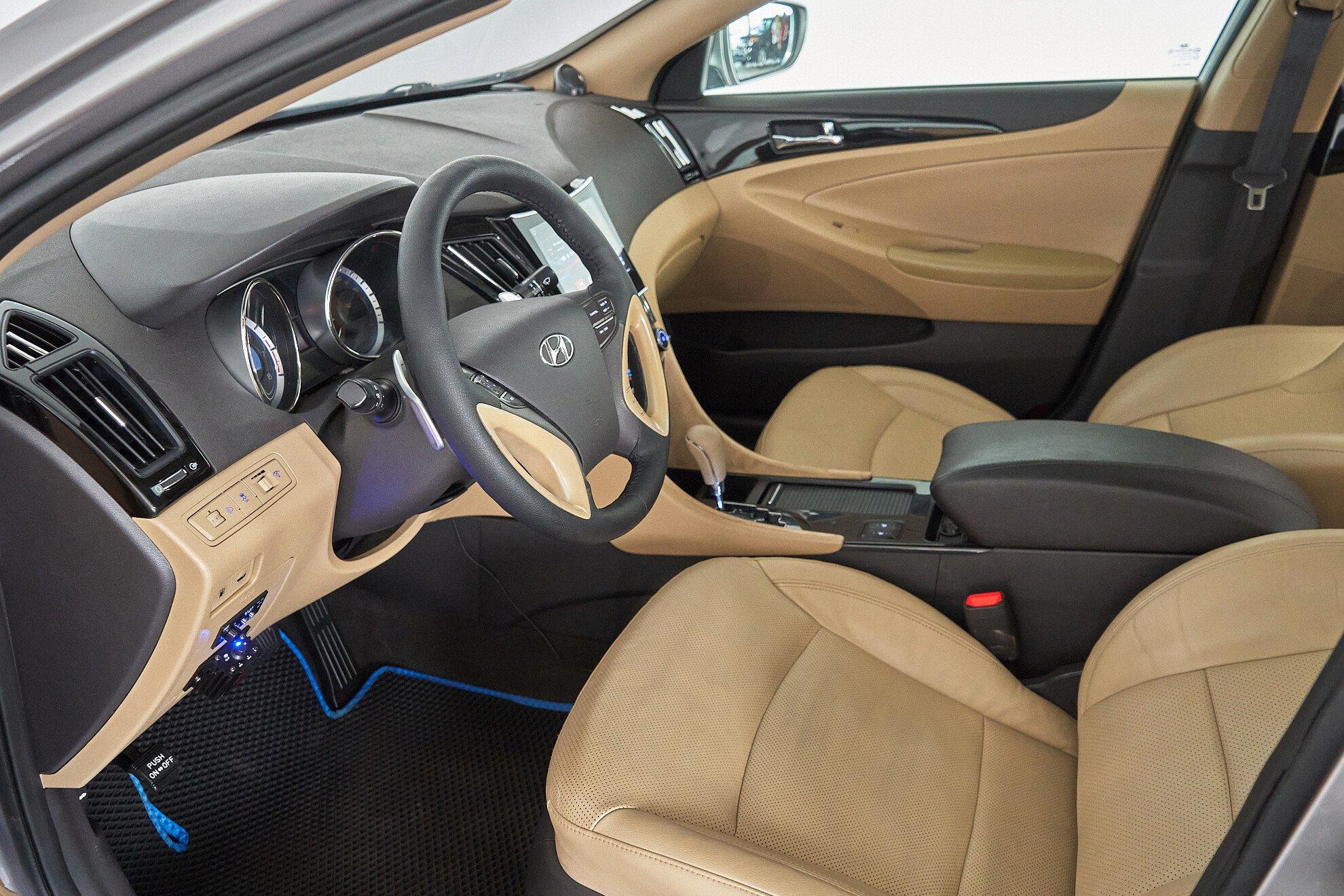 Hyundai Sonata 2010, серый
