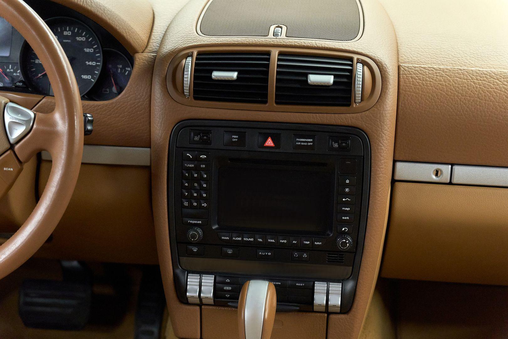 Porsche Cayenne 2009, зеленый