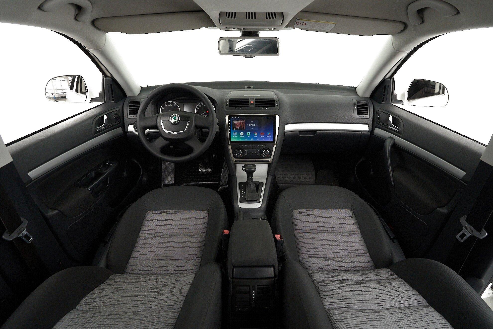 Skoda Octavia 2013, белый