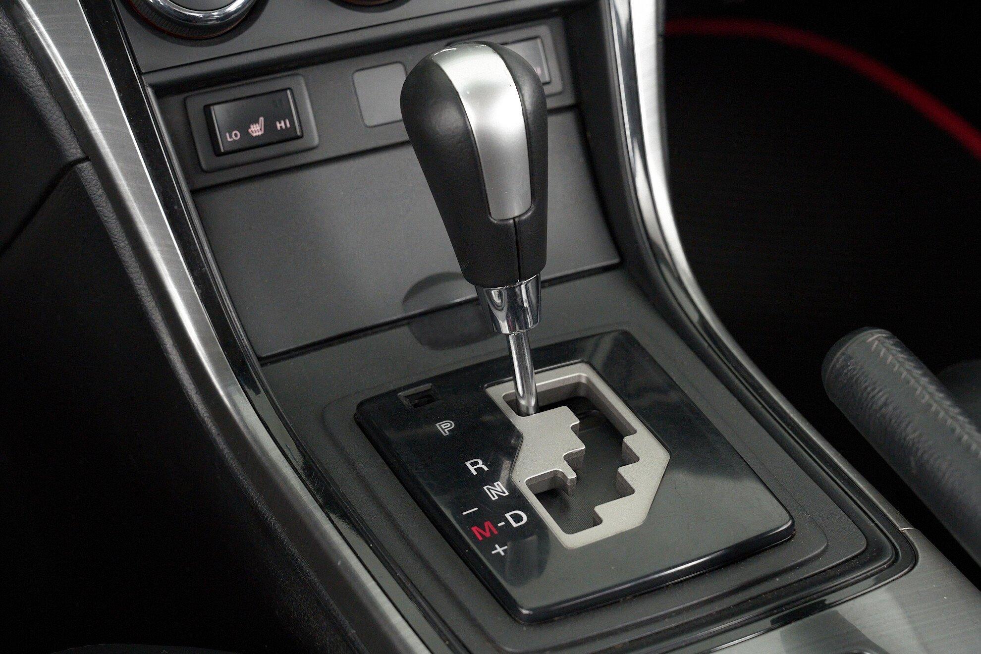Mazda 6 2011, белый