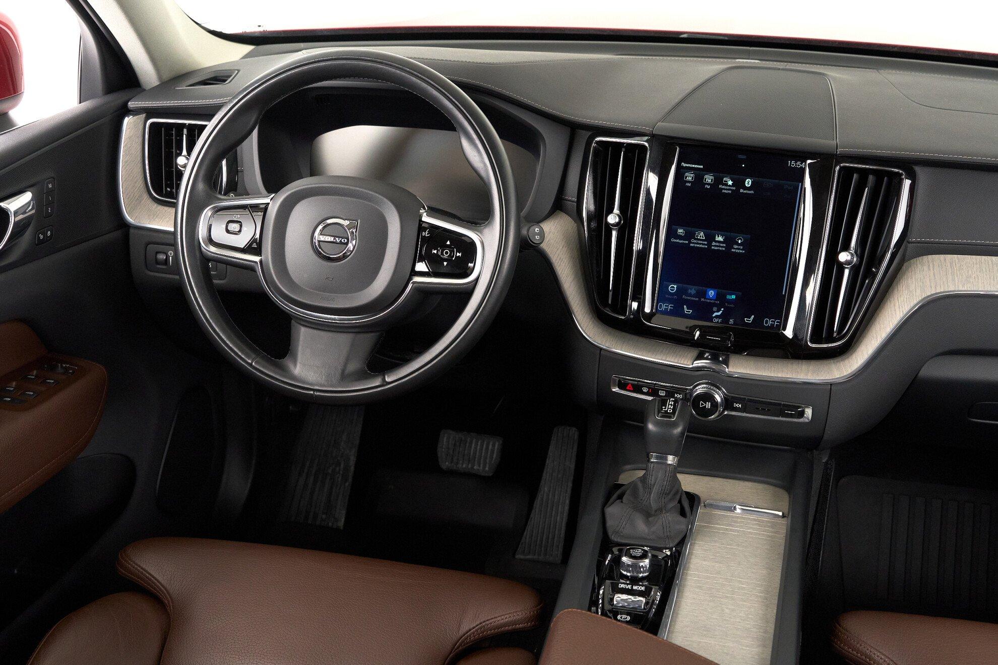 Volvo XC60 2019, красный