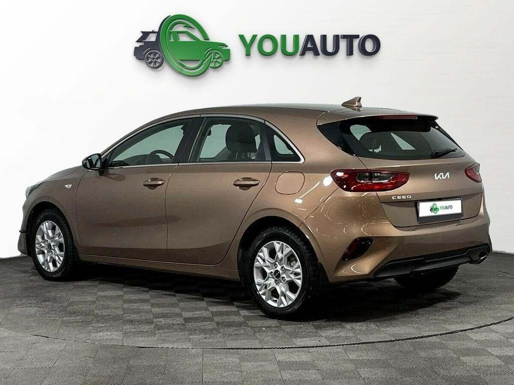 Kia Ceed 2021, коричневый