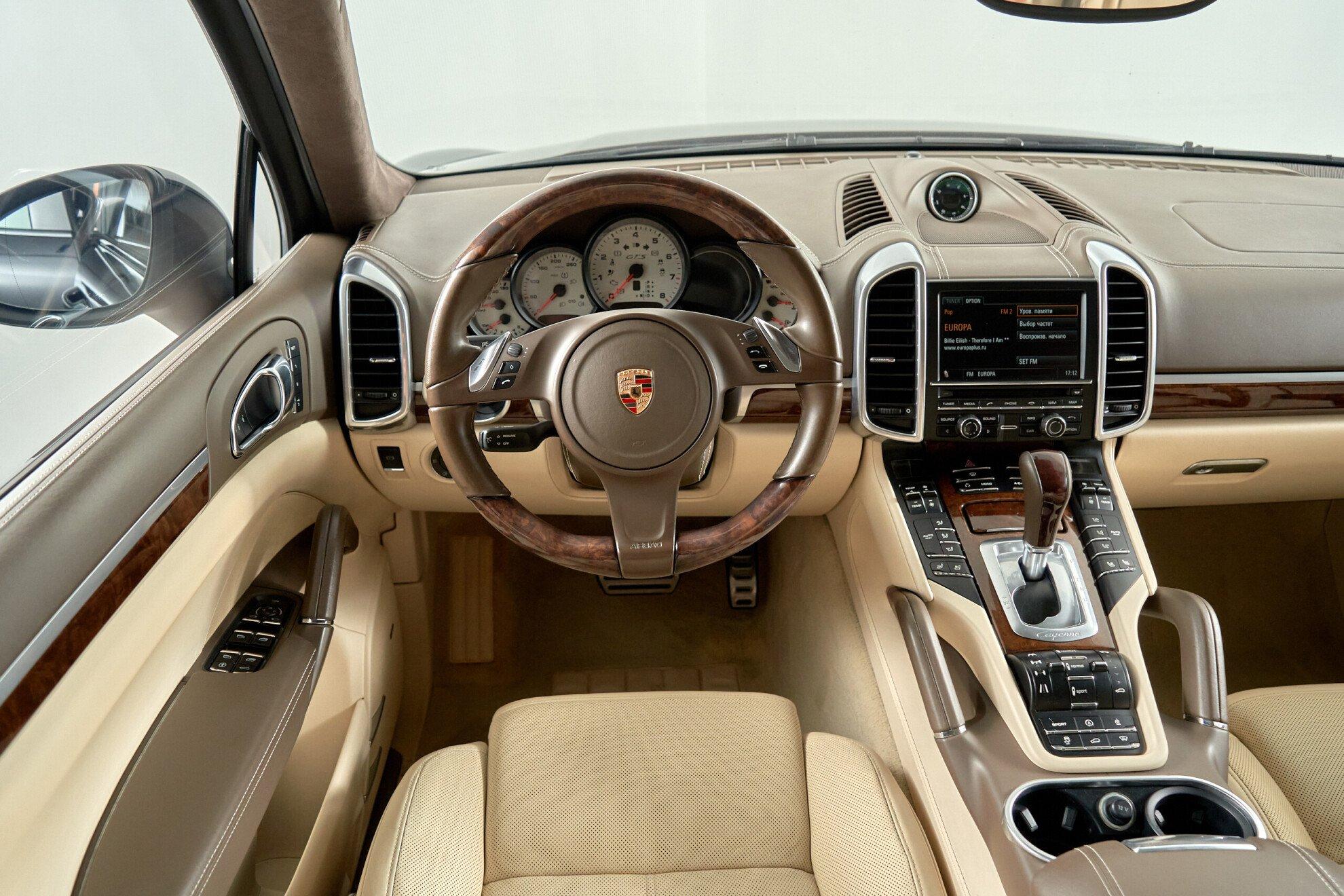 Porsche Cayenne 2012, черный