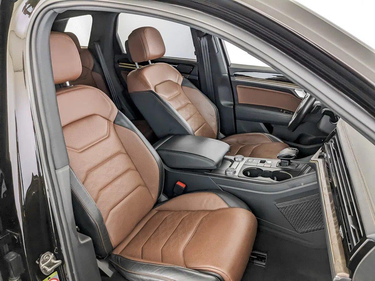 Volkswagen Touareg 2018, коричневый