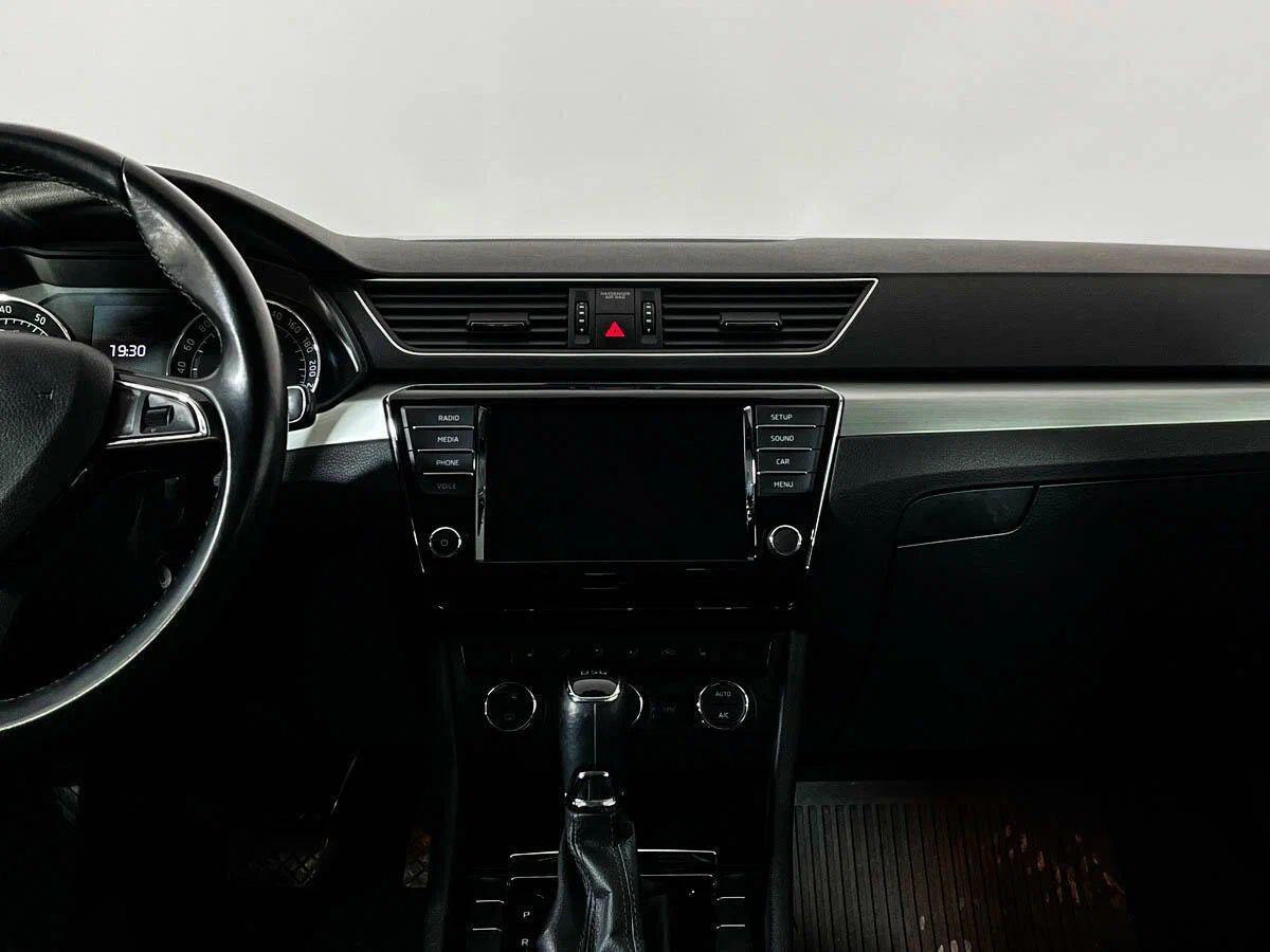 Skoda Superb 2019, серебряный