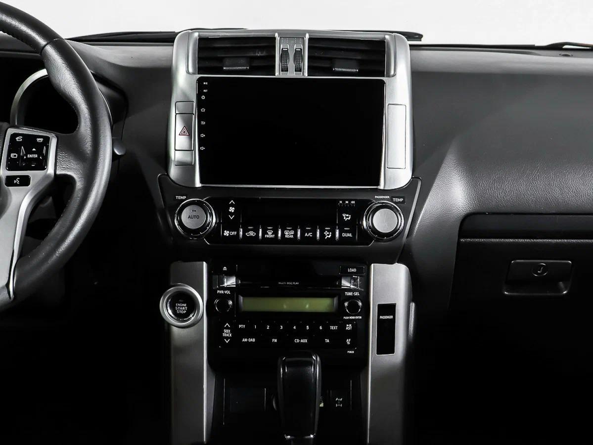 Toyota Land Cruiser Prado 2010, белый