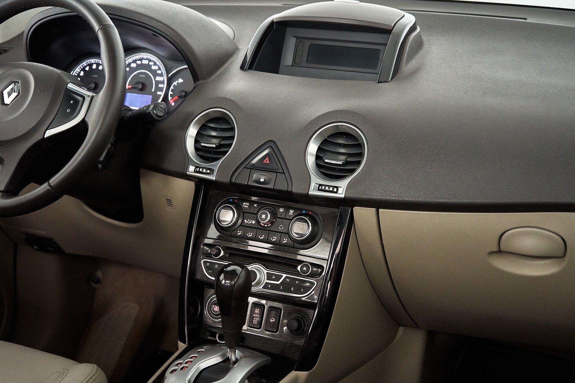 Renault Koleos 2012, белый