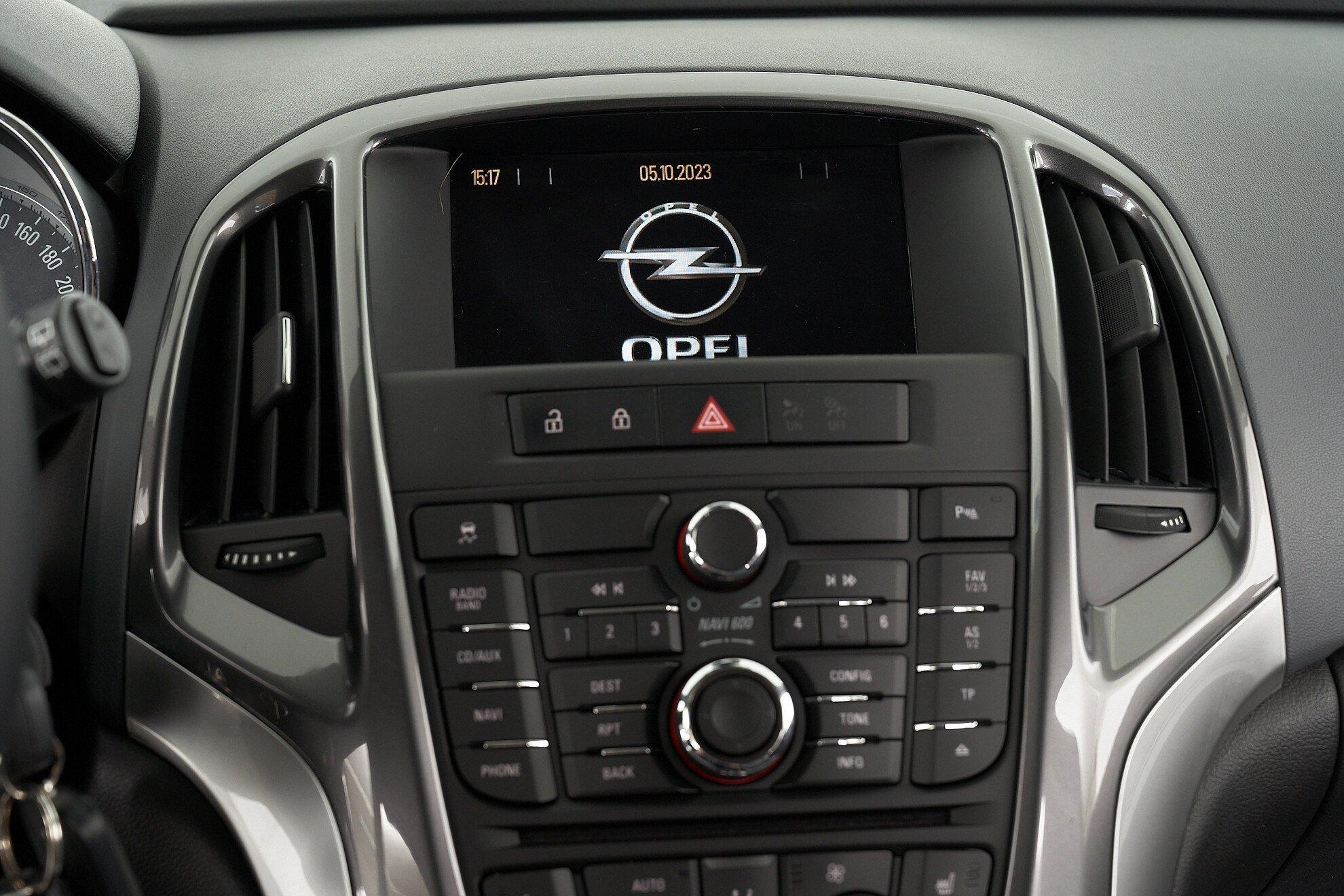 Opel Astra 2013, серый