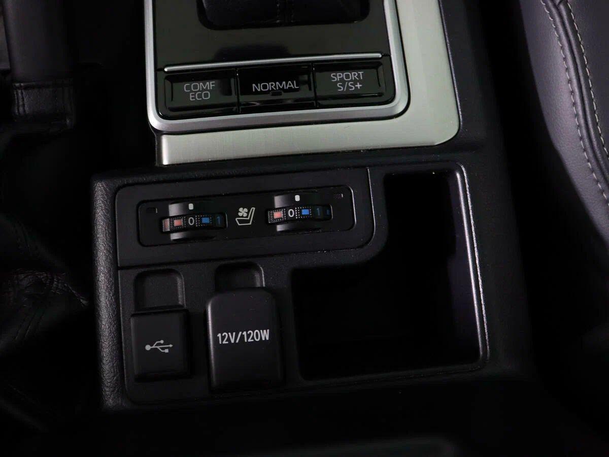Toyota Land Cruiser Prado 2023, белый