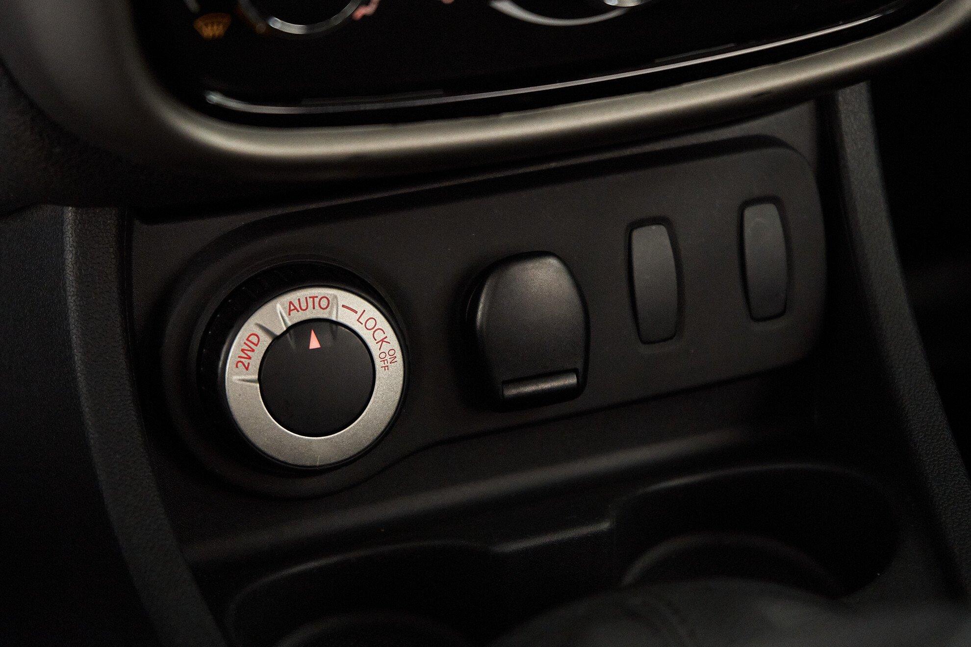 Renault Duster 2015, черный