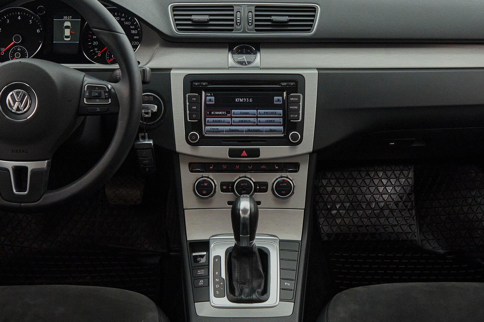 Volkswagen Passat 2012, синий