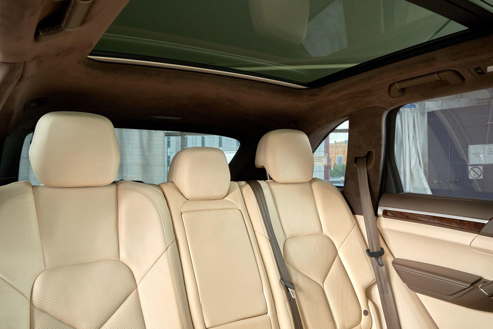 Porsche Cayenne 2012, черный