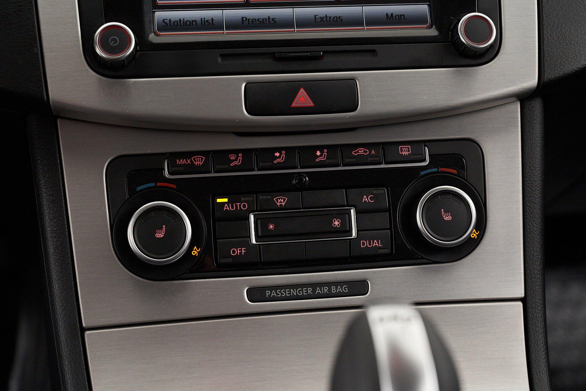 Volkswagen Passat CC 2011, синий