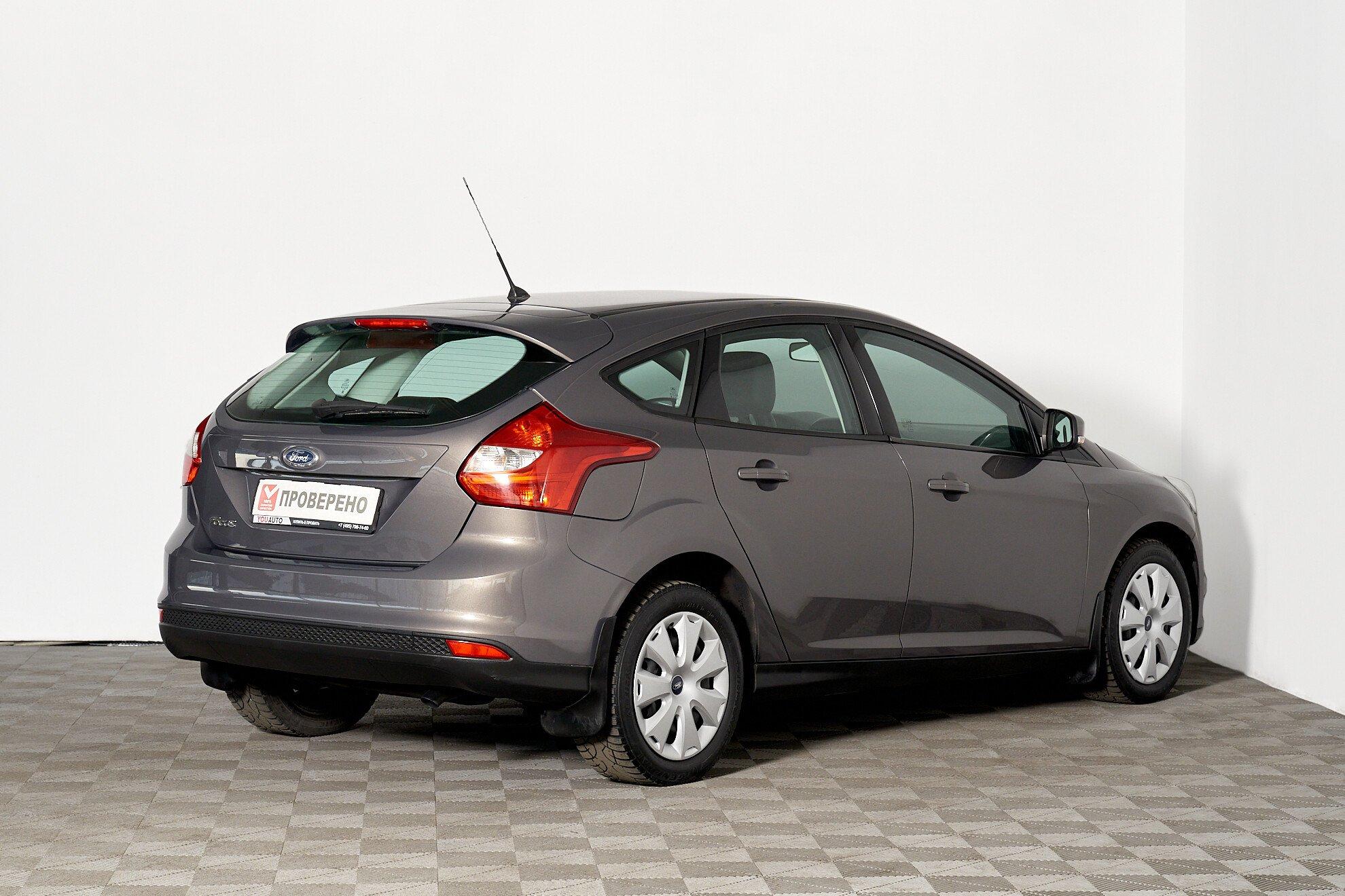 Ford Focus 2015, серый