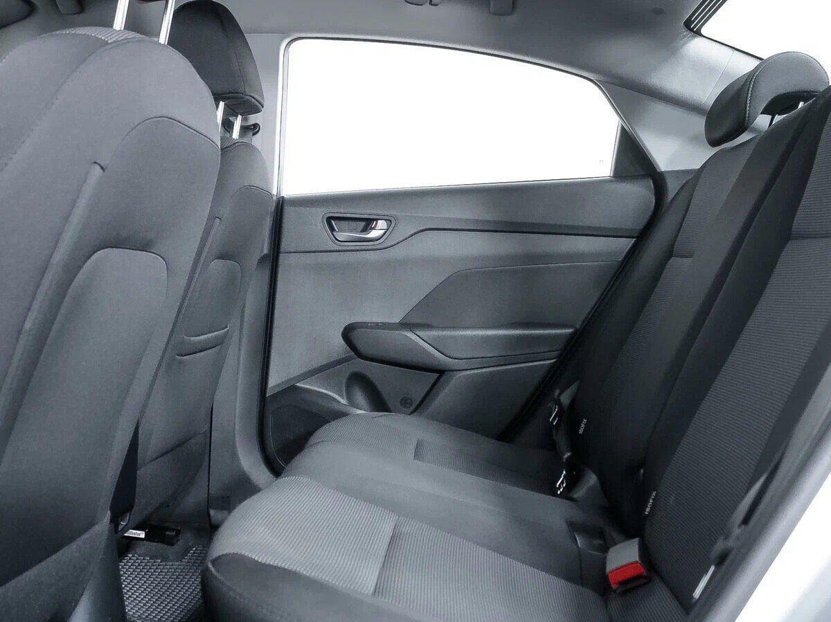Hyundai Solaris 2019, серебряный