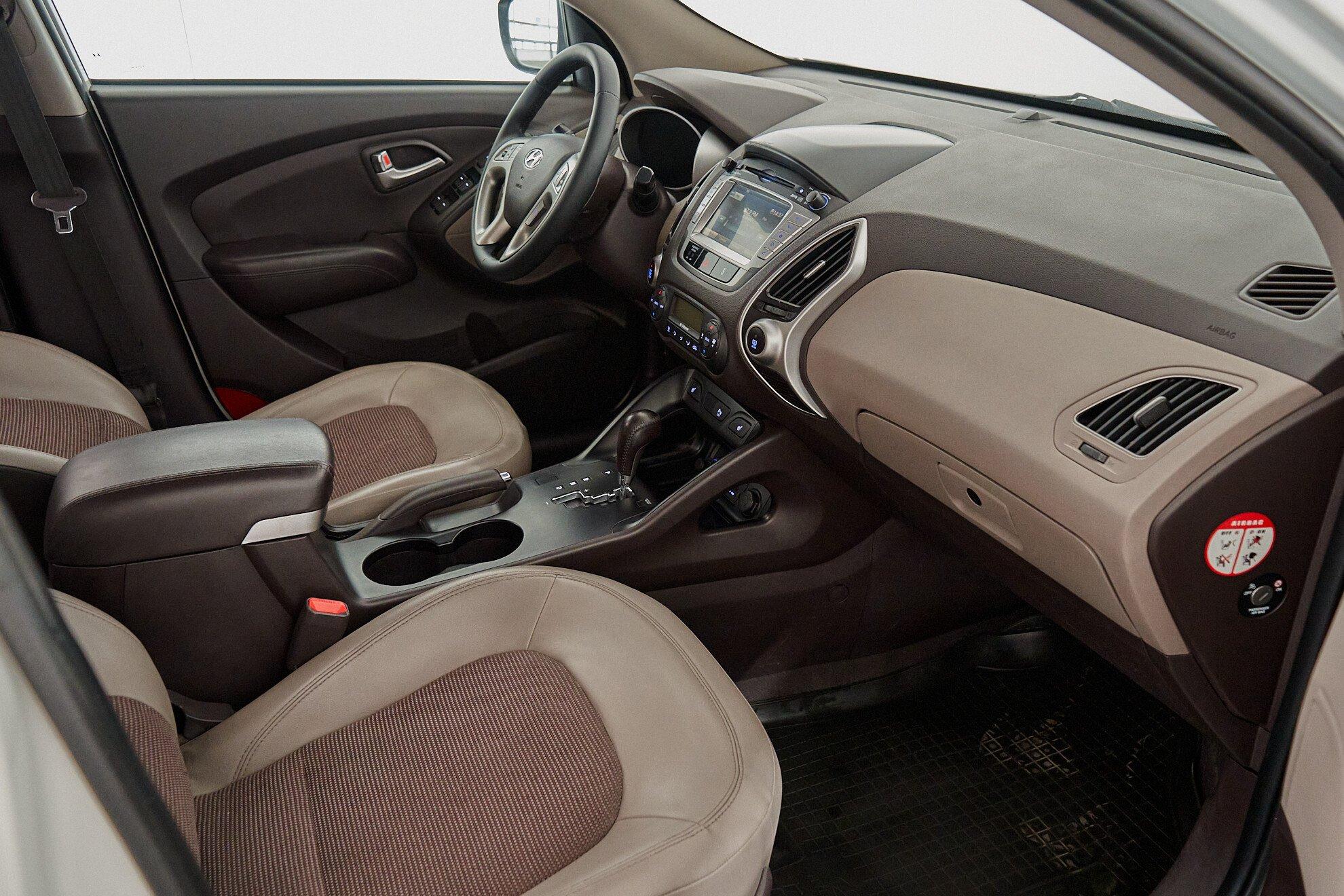 Hyundai ix35 2012, белый