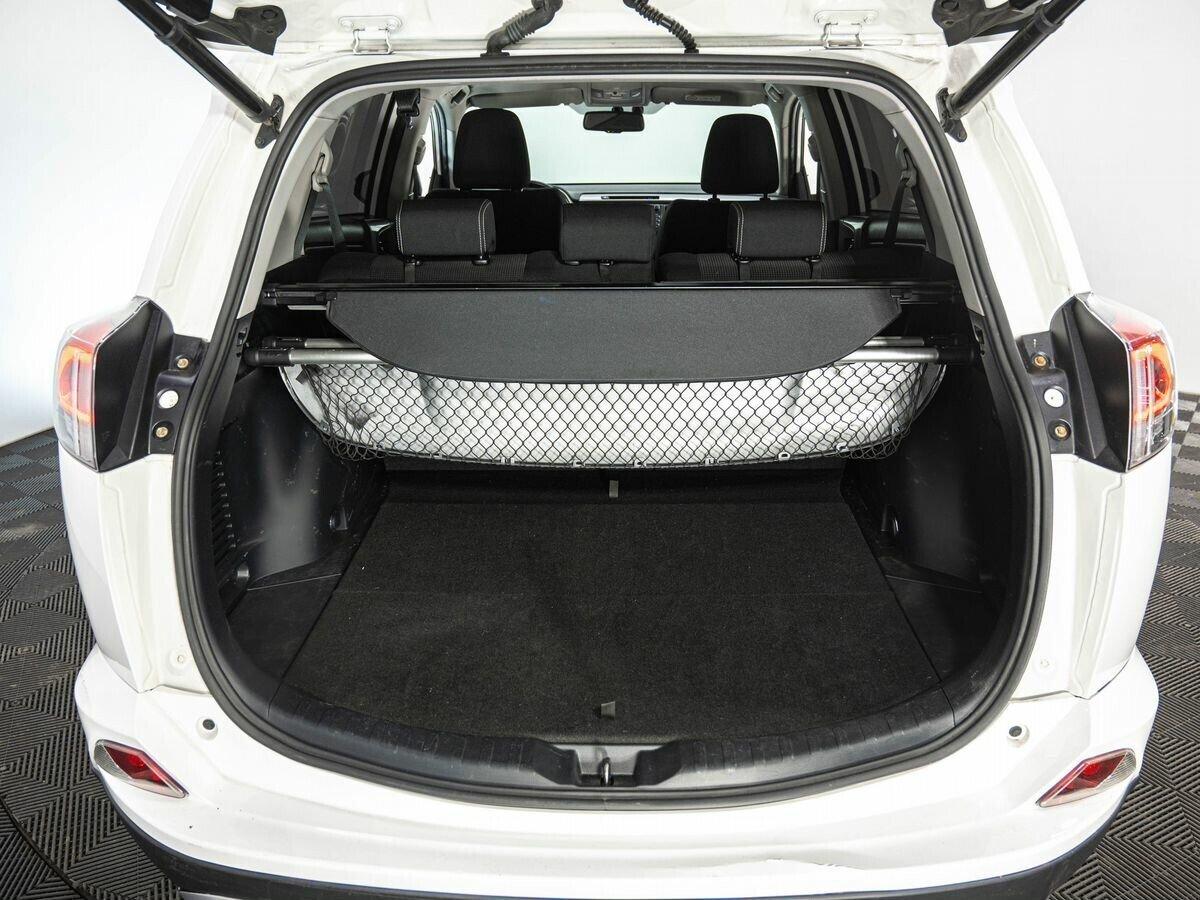 Toyota RAV4 2019, белый