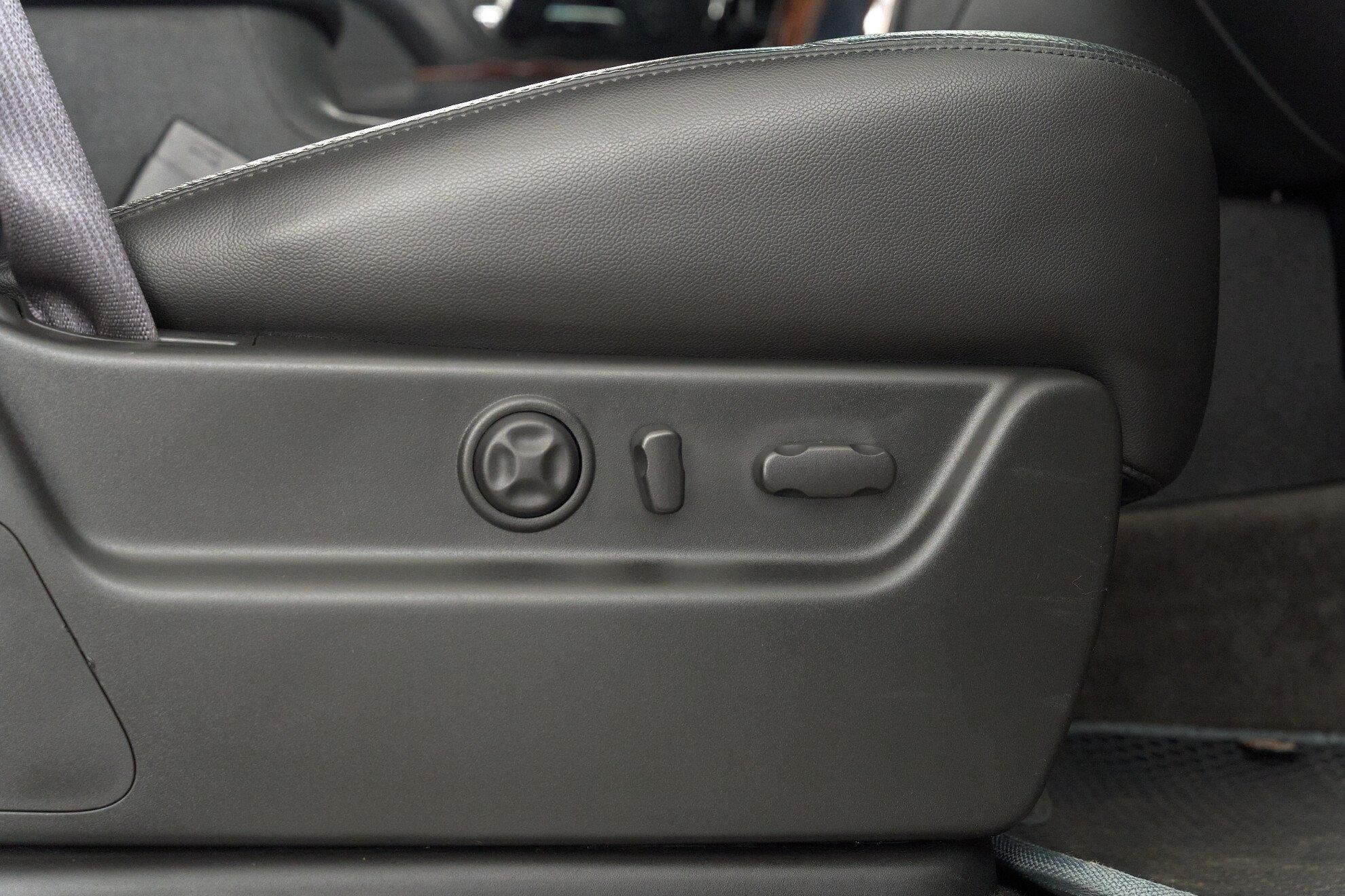 Chevrolet Tahoe 2013, черный