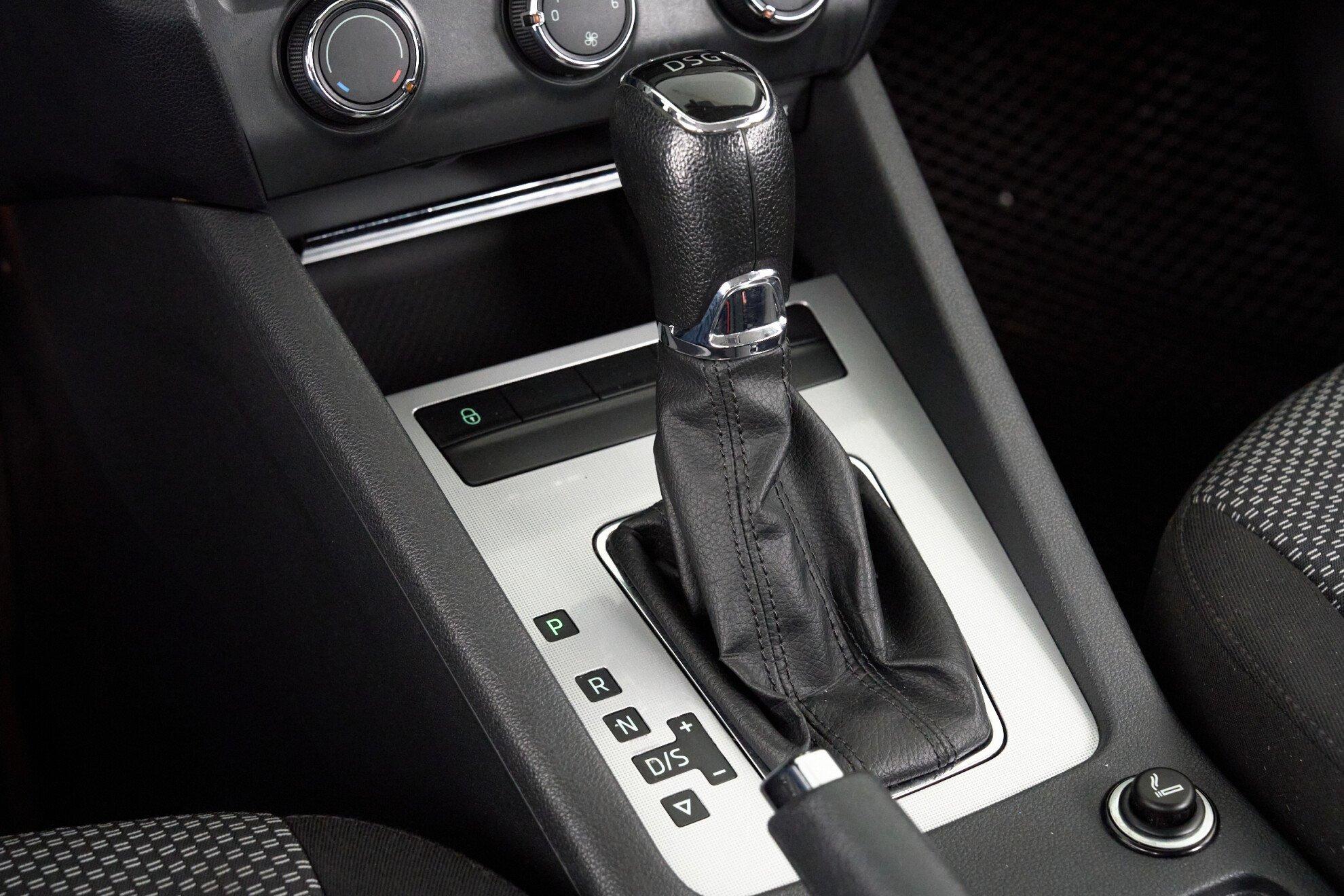 Skoda Octavia 2014, серый