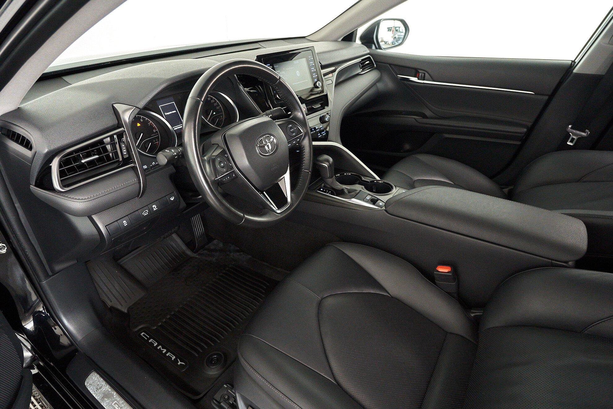 Toyota Camry 2022, черный