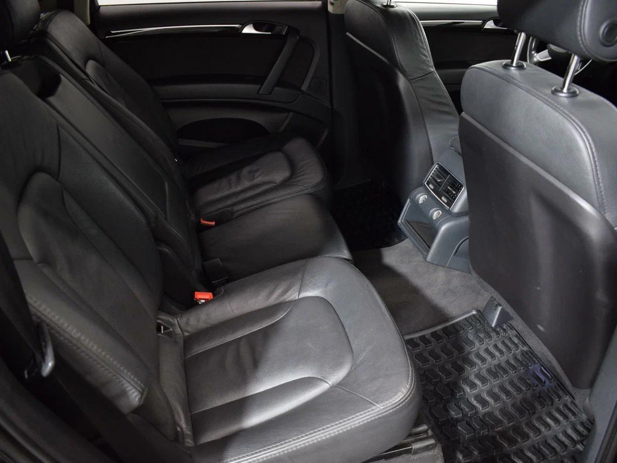 Audi Q7 2010, черный
