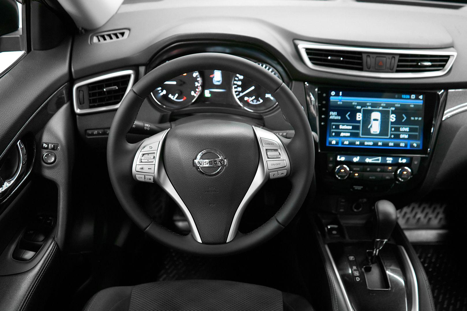Nissan X-Trail 2018, черный