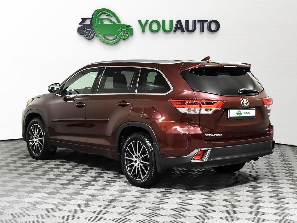 Toyota Highlander 2018, красный